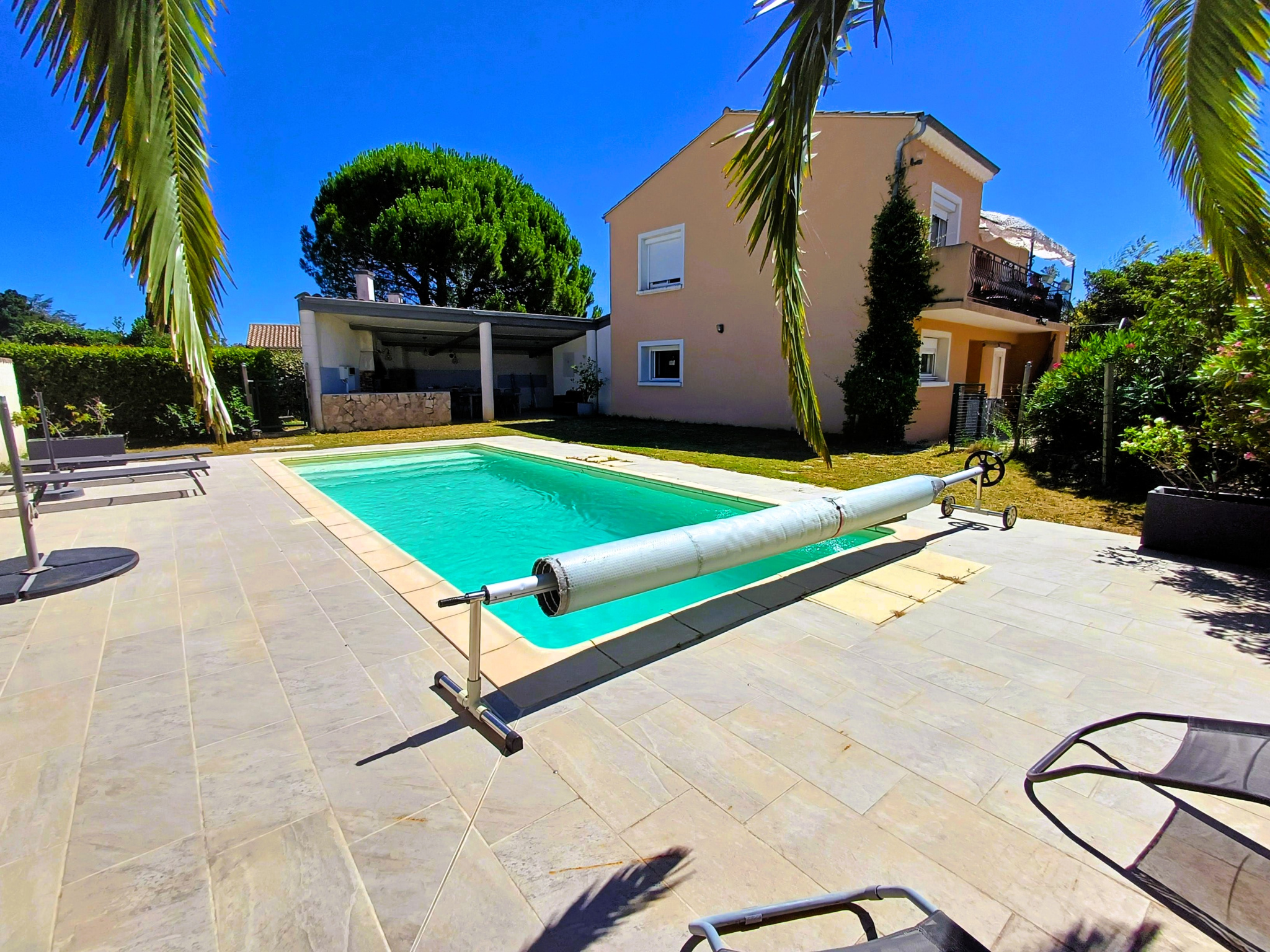 Belle propriété familiale avec 2 gîtes de France, piscine et parking